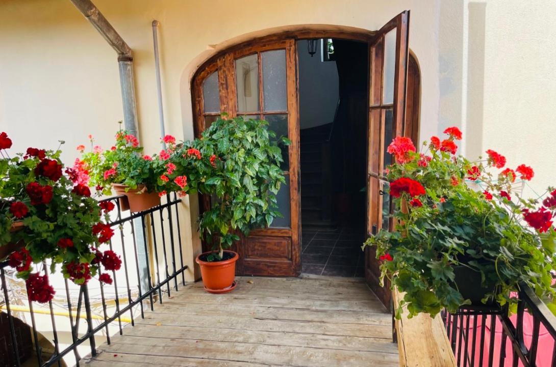 Spacious Stylish Apartment In Old Town Sibiu Esterno foto